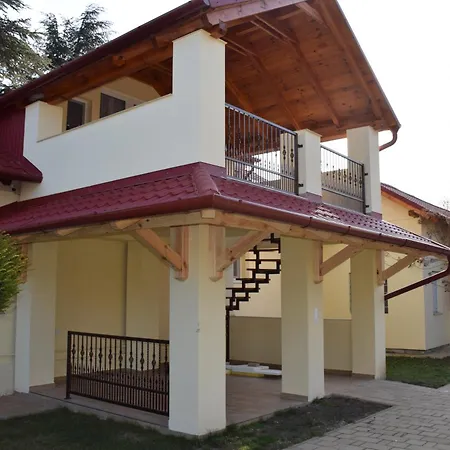 Nora Wellness Nyaralo