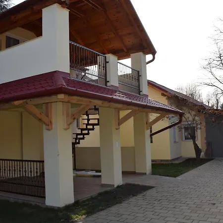 Nora Wellness Nyaralo Абрахамхедь